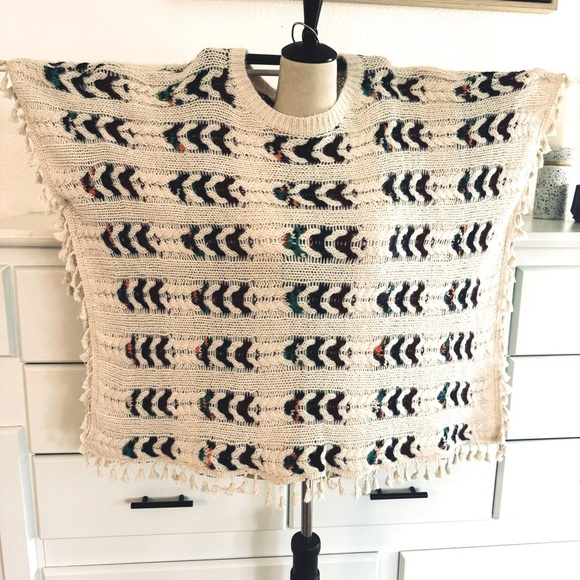 GeeGee Chunky Knit Colorful Tassel Poncho Size Large - Picture 10 of 15